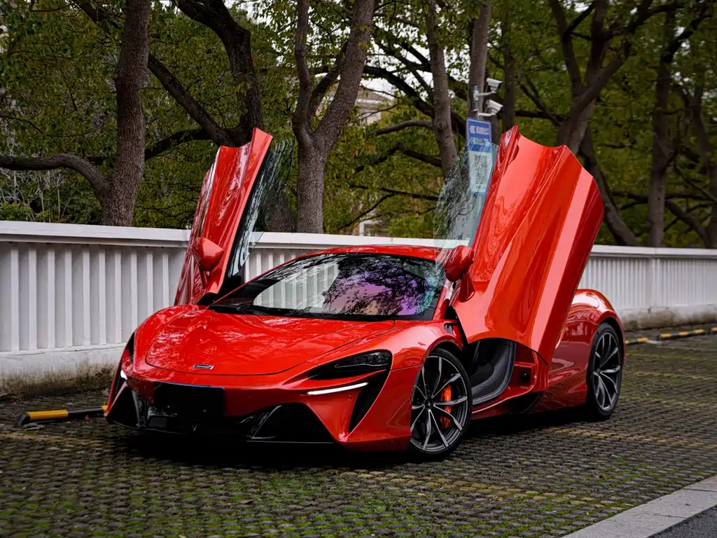 McLaren Artura 2024
