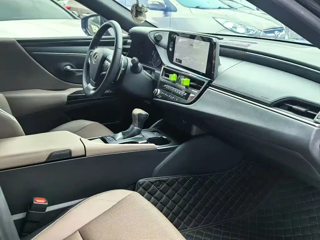 Lexus ES 2024