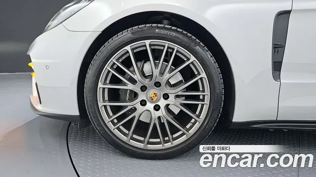 Porsche Panamera 2023