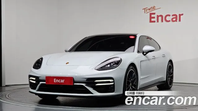 Porsche Panamera 2021