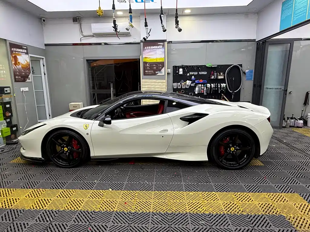 Ferrari F8 2021