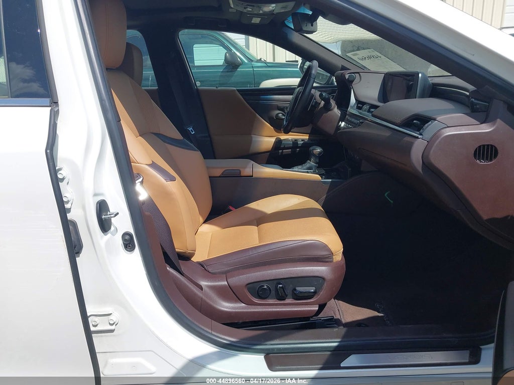 Lexus ES 2021
