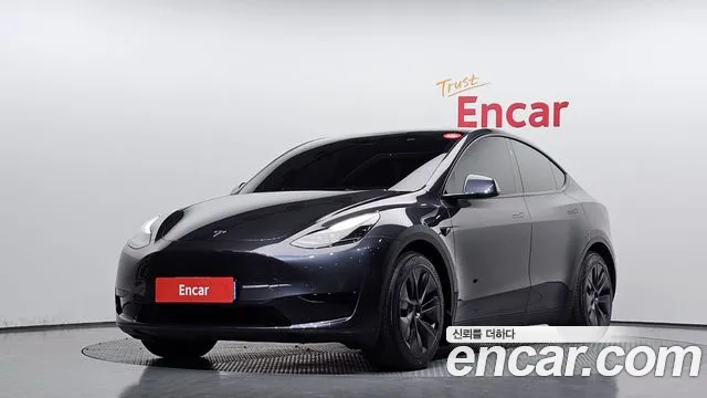 Tesla Model Y 2024