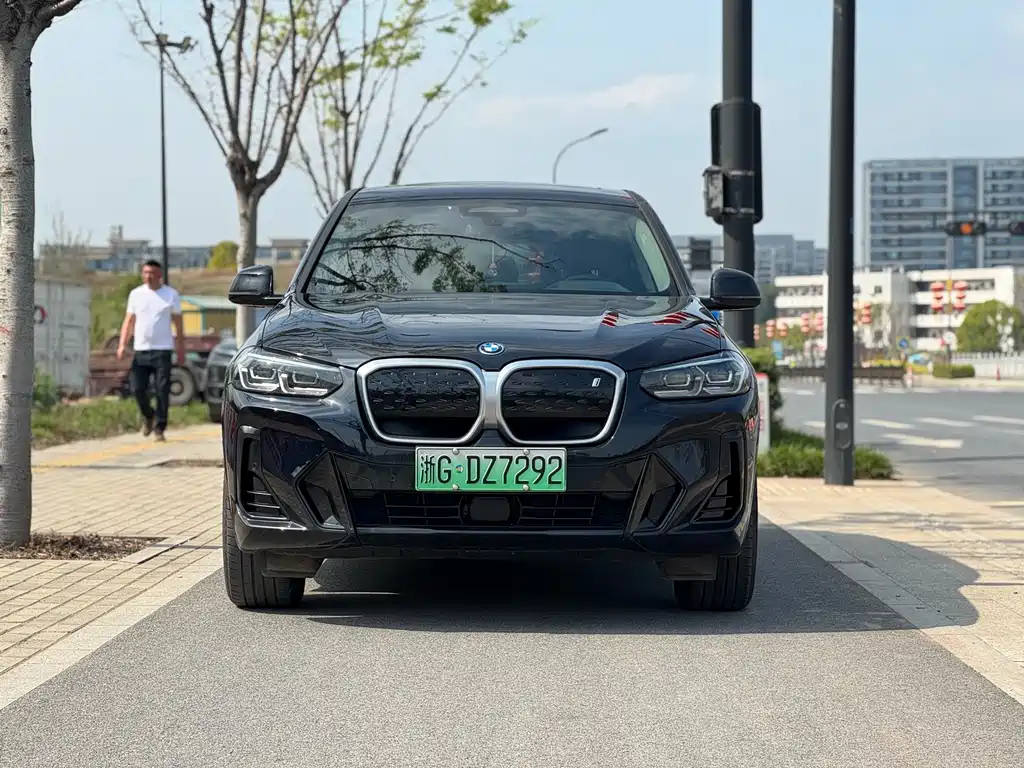 BMW iX3 2023