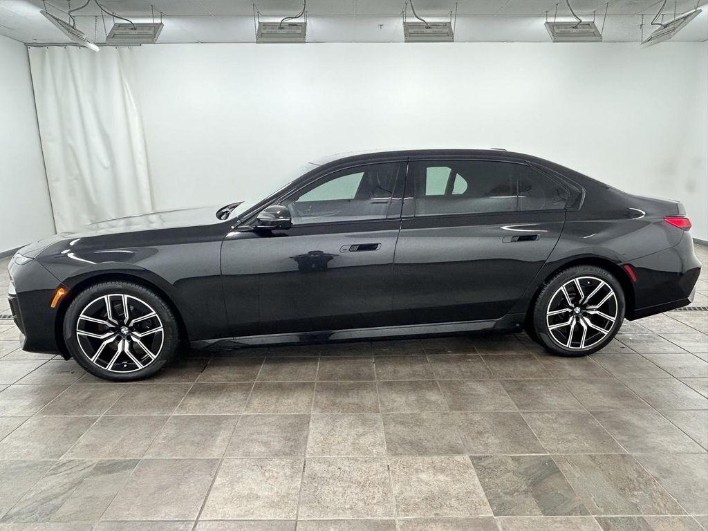 BMW 760 2023