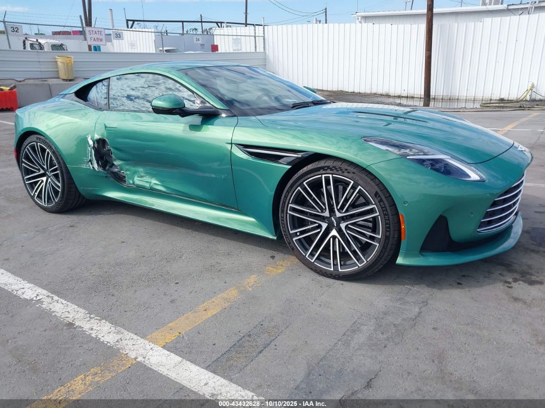 Aston Martin DB12 2024