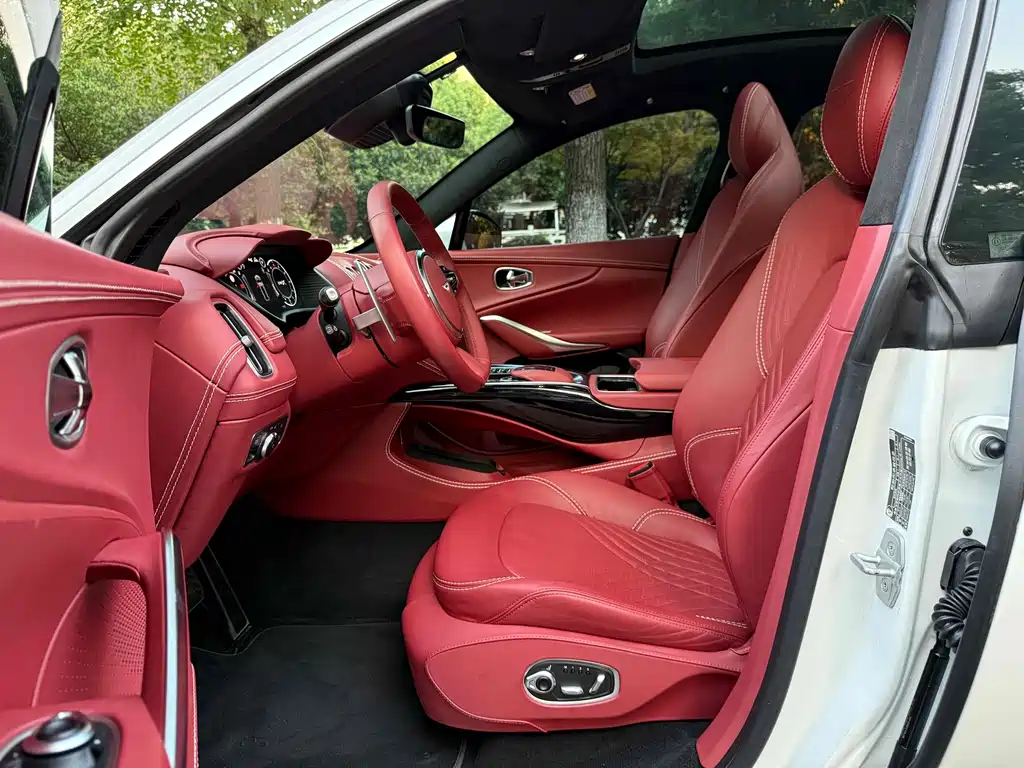 Aston Martin DBX 2022