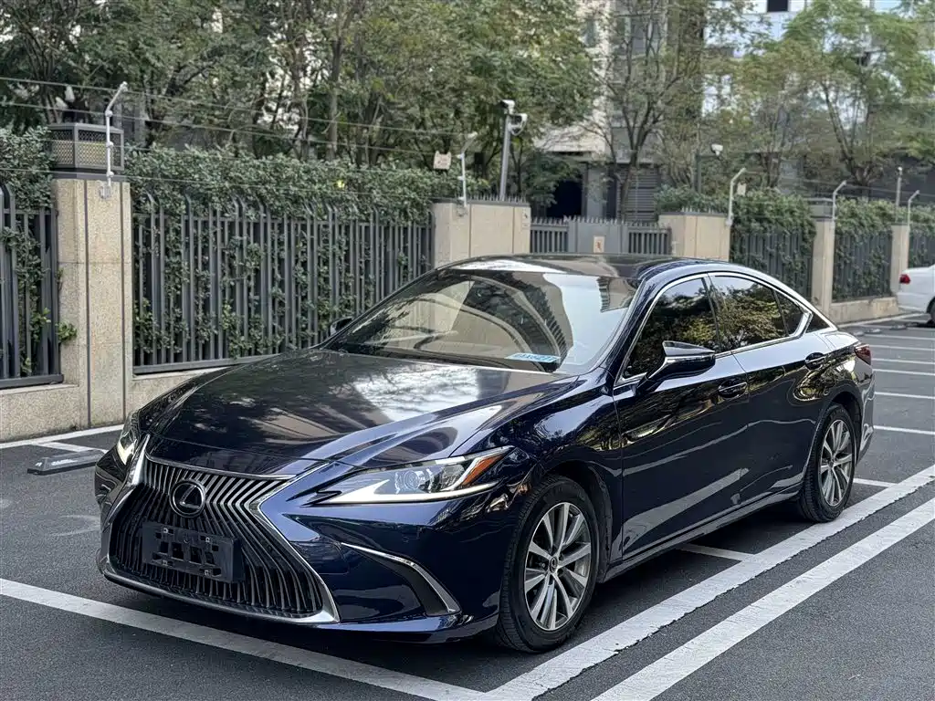 Lexus ES 2021