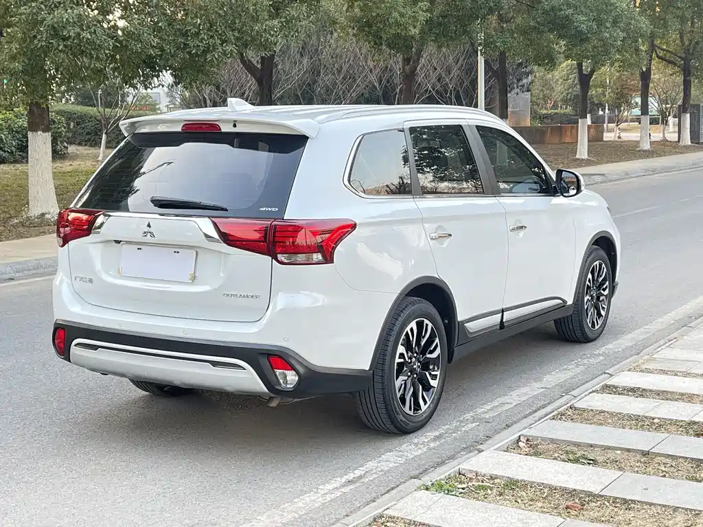 Mitsubishi Outlander 2020