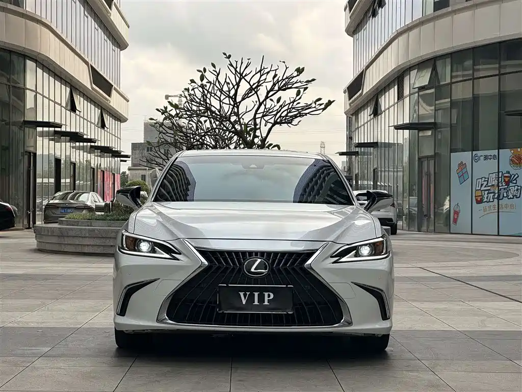 Lexus ES 2023