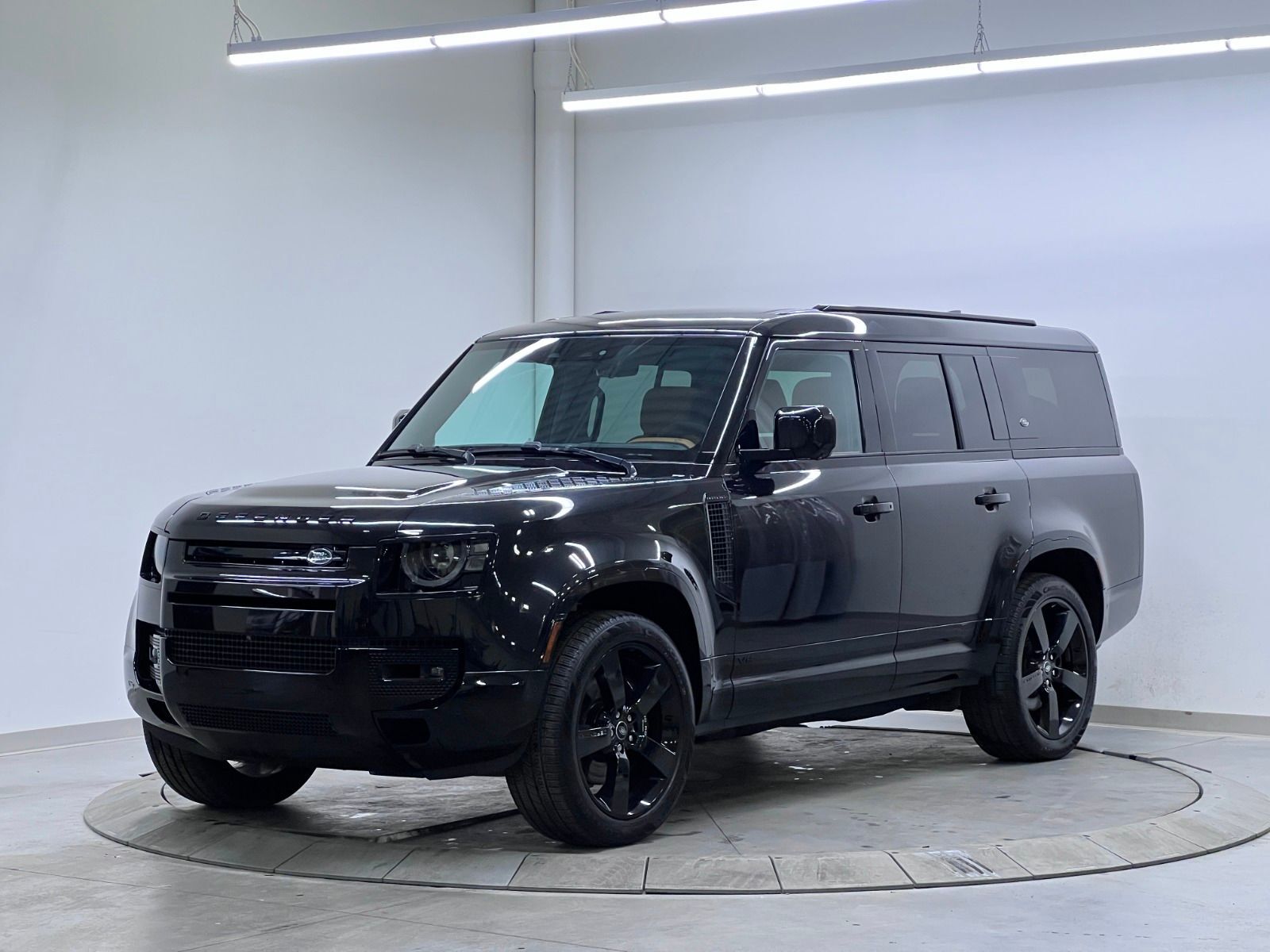 Land Rover Defender 2024