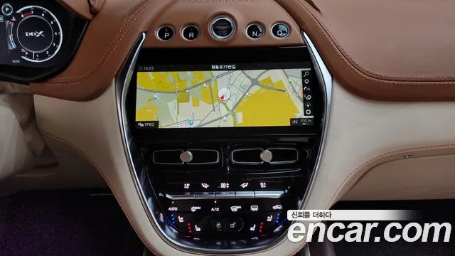 Aston Martin DBX 2021