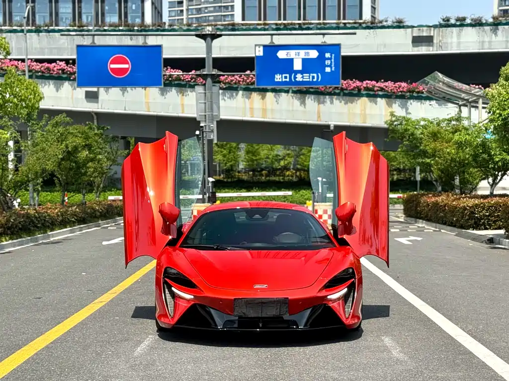 McLaren Artura 2024