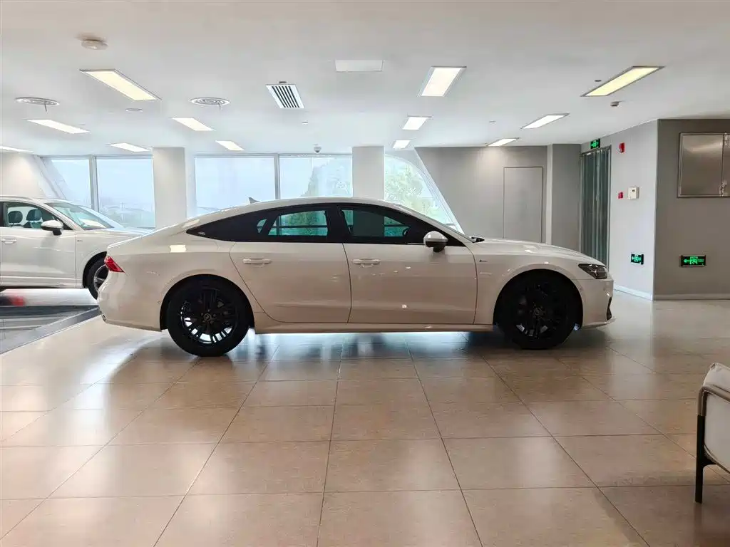 Audi A7 2025