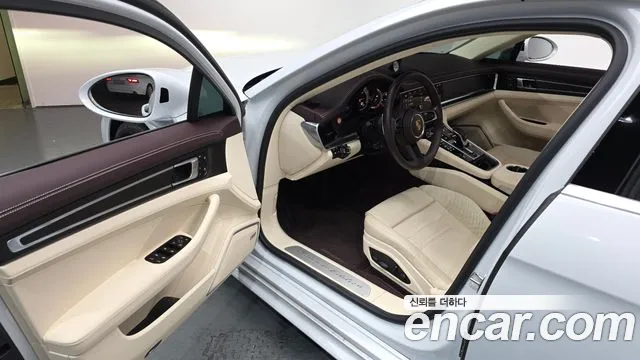 Porsche Panamera 2023