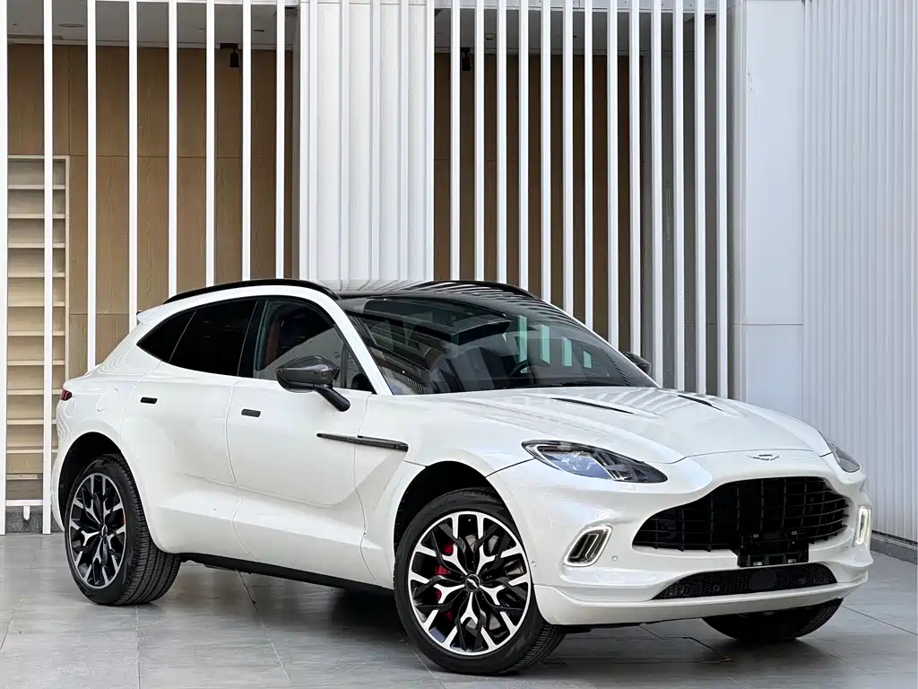 Aston Martin DBX 2021