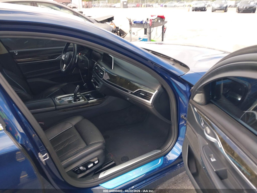 BMW 750 2021