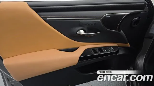 Lexus ES 2025