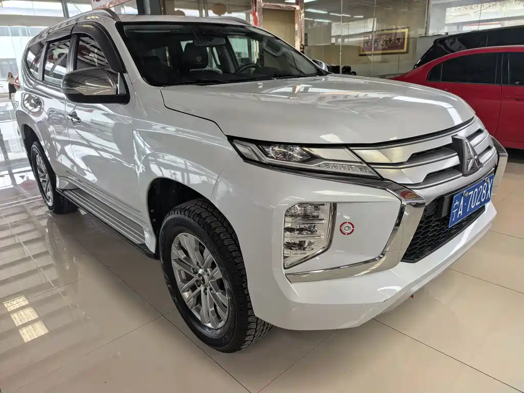 Mitsubishi Pajero 2021
