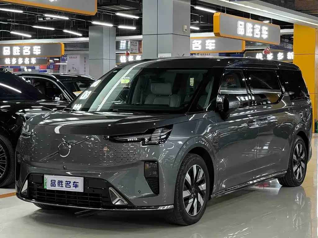 Volvo EM90 2024