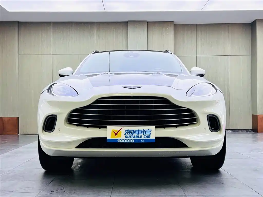 Aston Martin DBX 2021