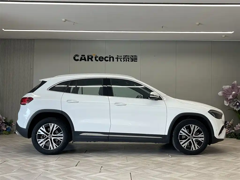Mercedes-Benz GLA 2024