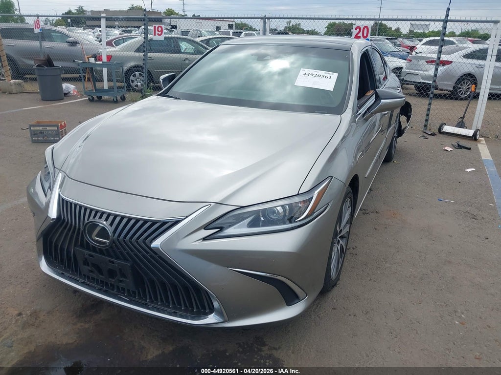 Lexus ES 2021