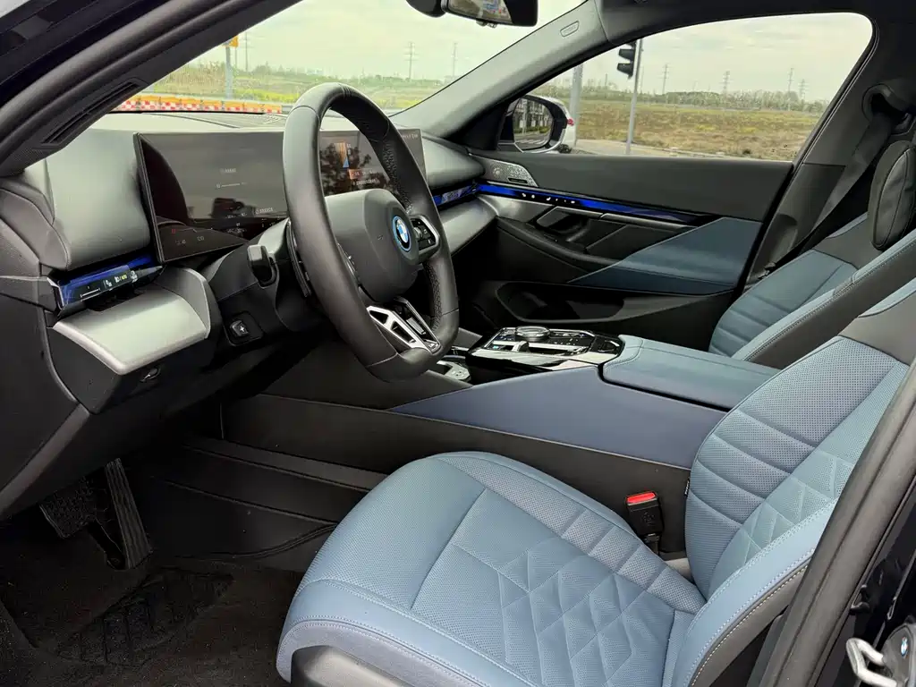 BMW i5 2025
