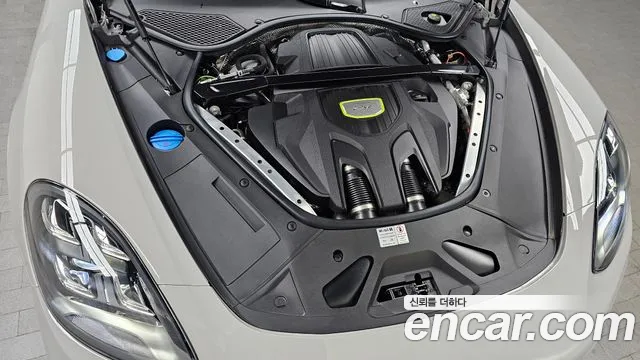 Porsche Panamera 2021