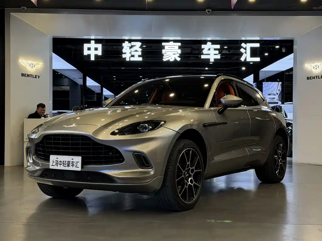 Aston Martin DBX 2023