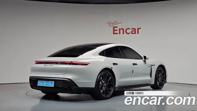 Porsche Taycan 2023