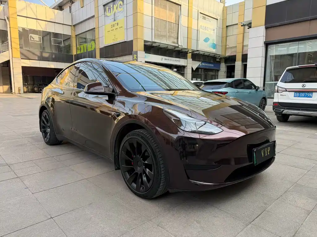 Tesla Model Y 2024