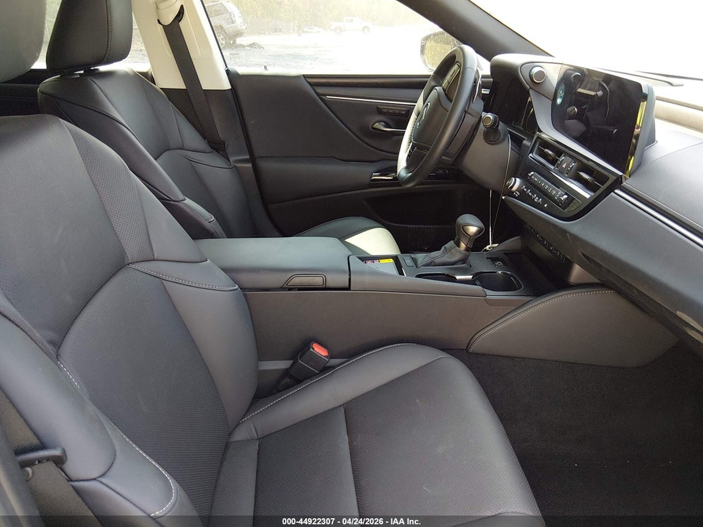 Lexus ES 2025