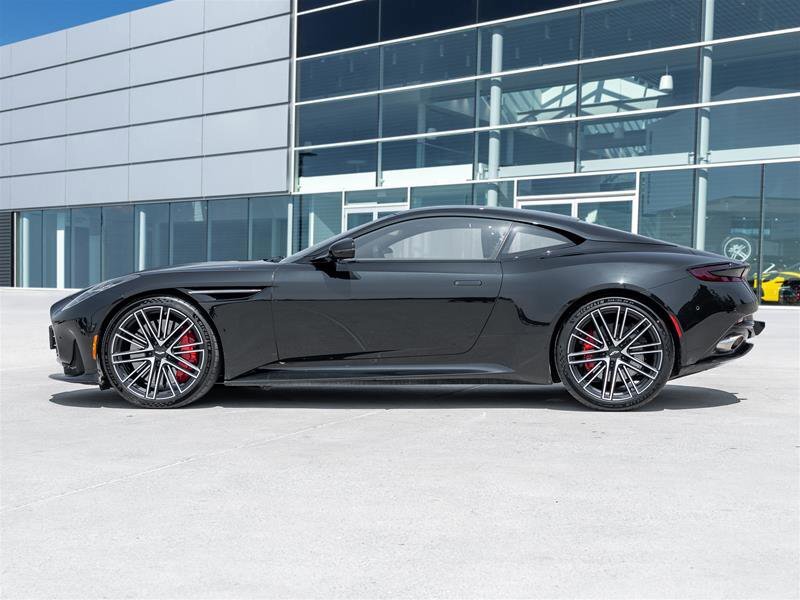 Aston Martin DB12 2024
