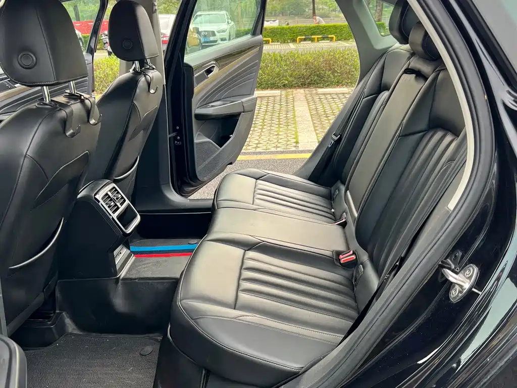 Volkswagen Passat 2021