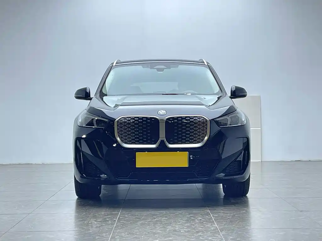 BMW iX1 2024