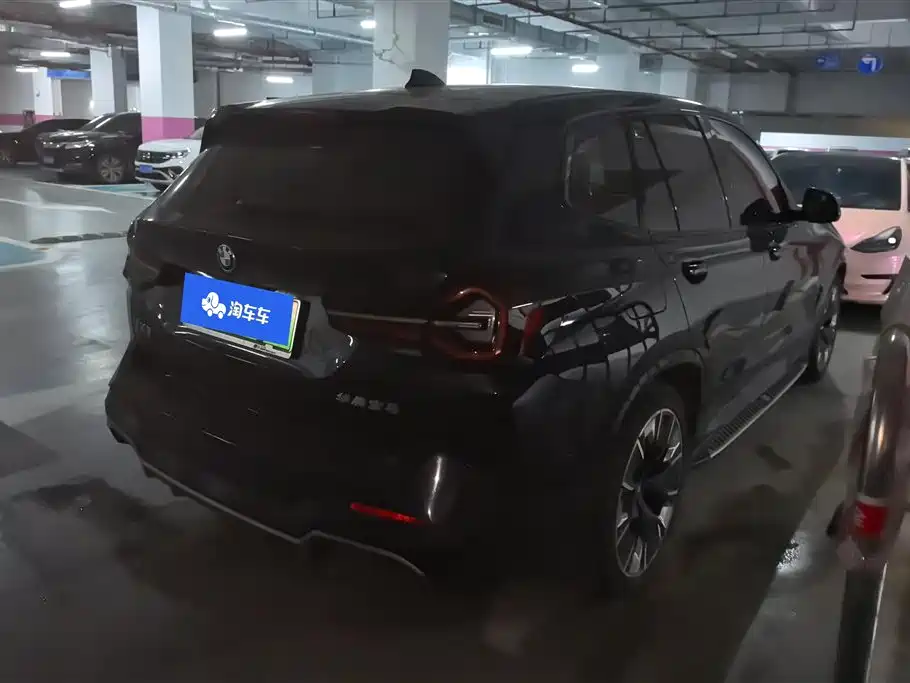 BMW iX3 2024