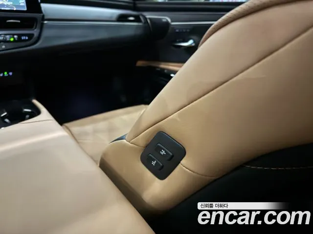 Lexus ES 2024