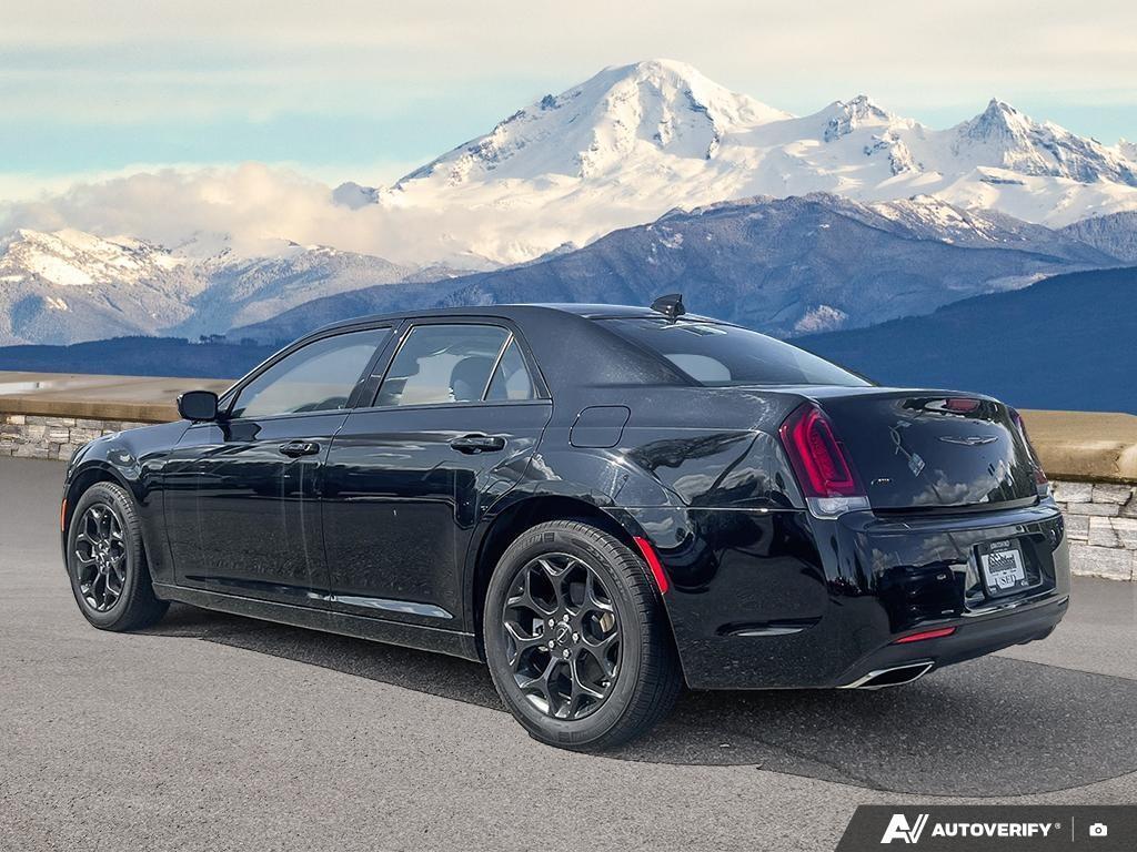 Chrysler 300 2023