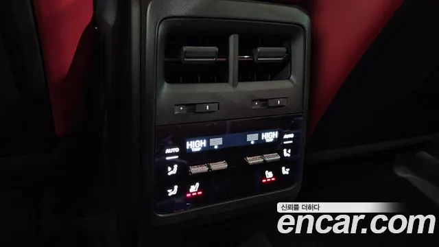 Porsche Macan 2025