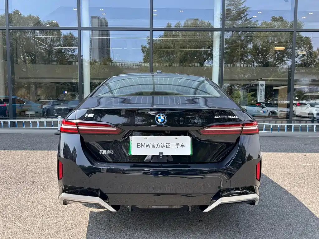 BMW i5 2025
