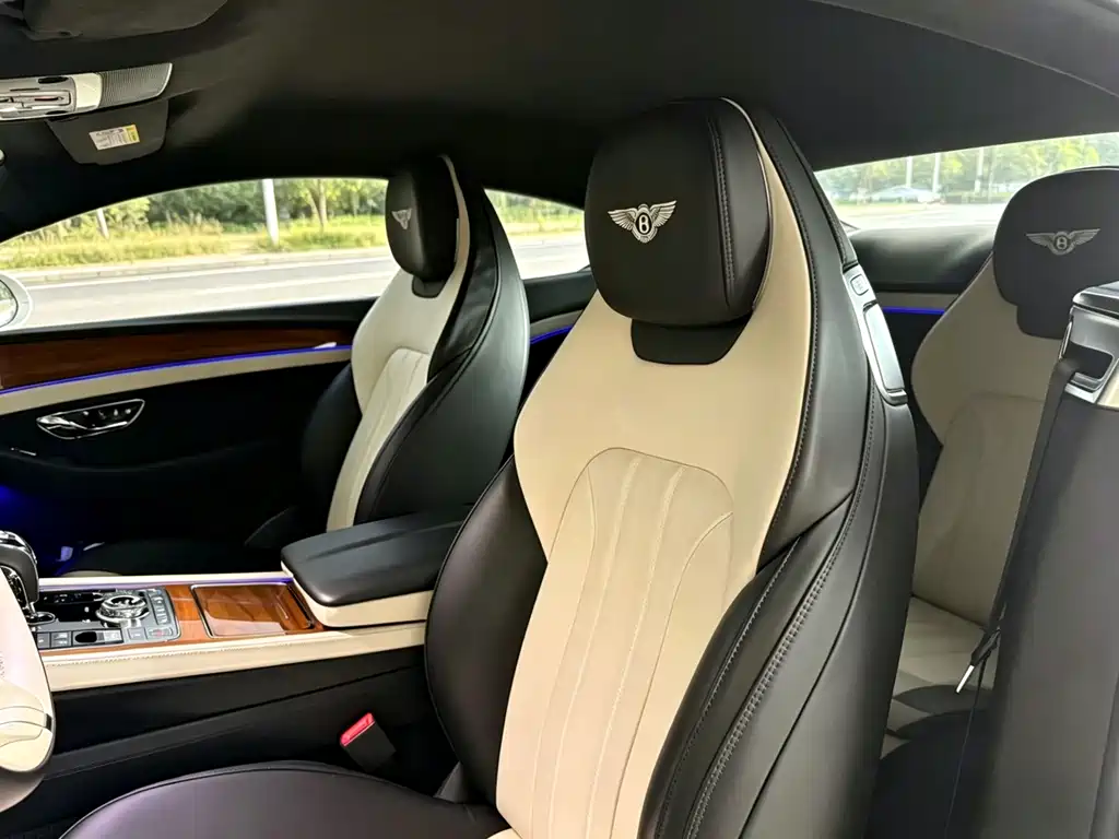 Bentley Continental 2021