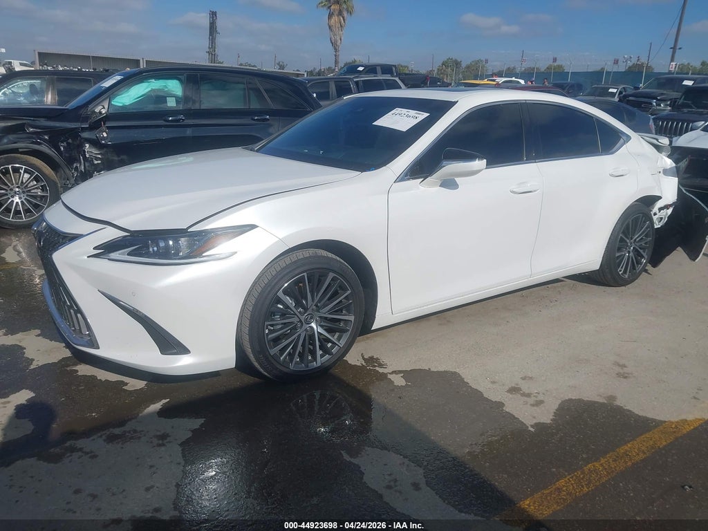 Lexus ES 2025