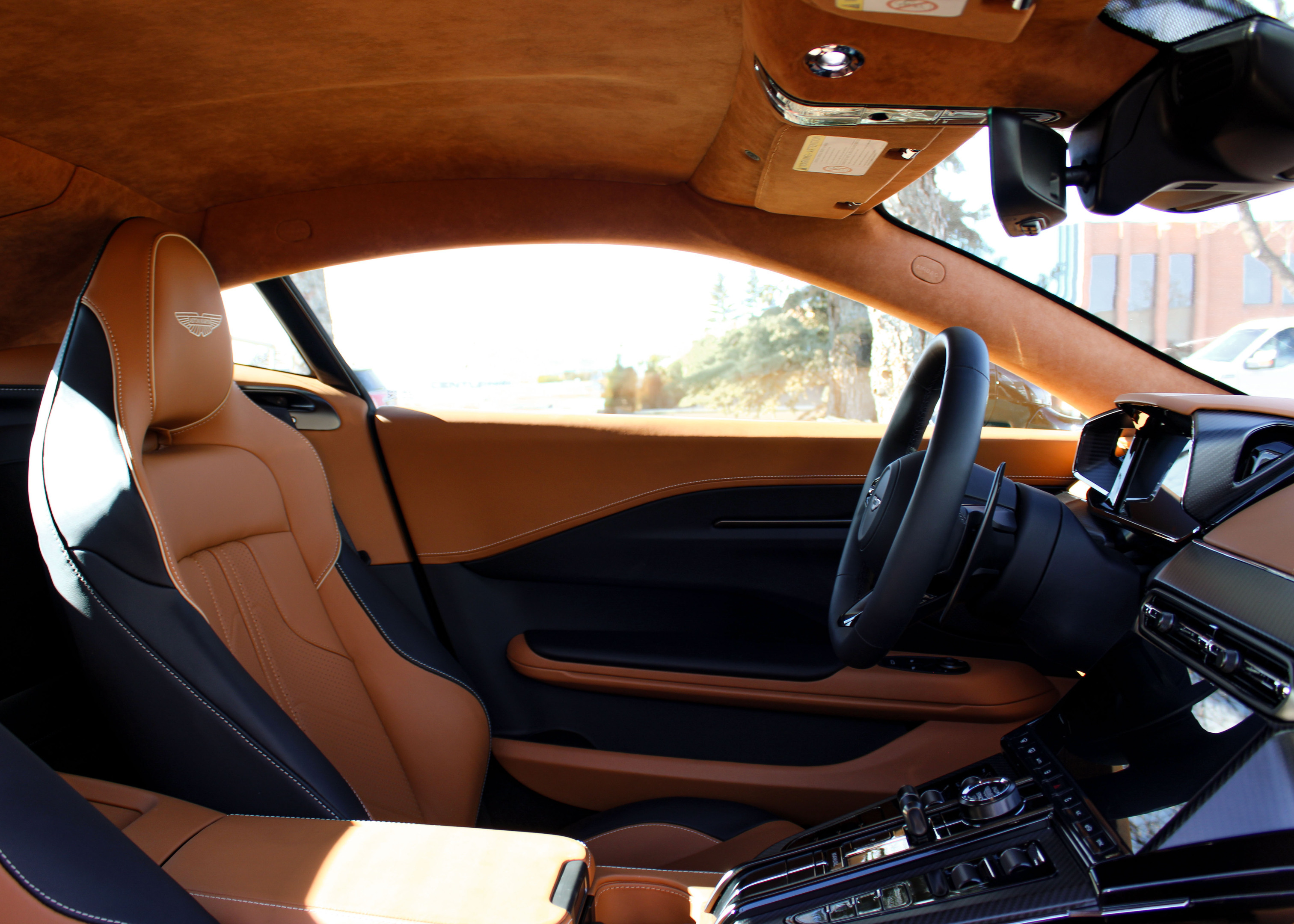 Aston Martin V12 Vantage 2025