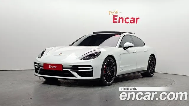 Porsche Panamera 2021
