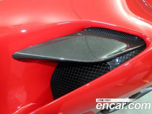 Ferrari F8 2021