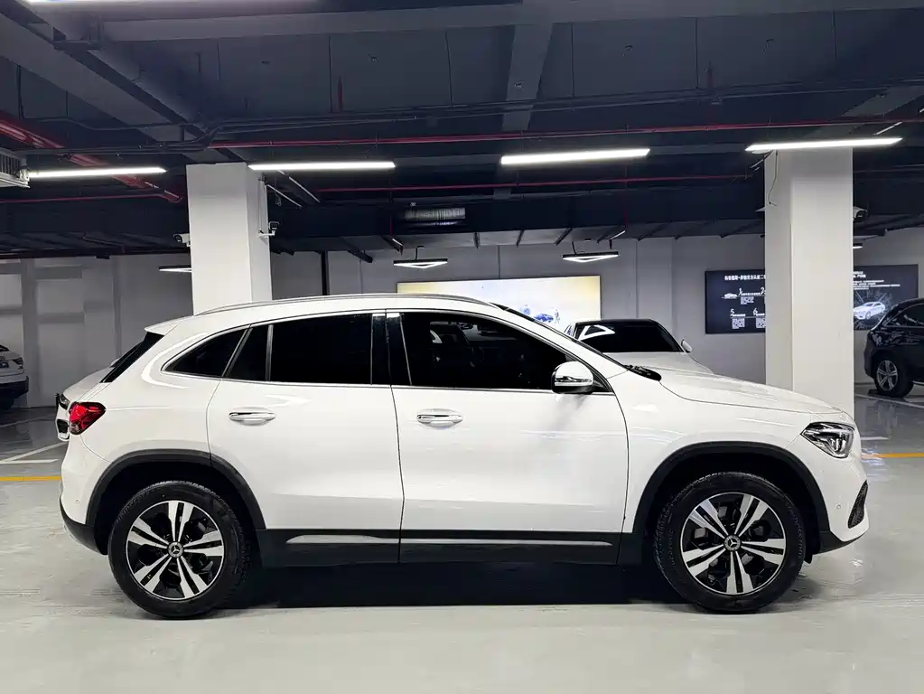 Mercedes-Benz GLA 2021