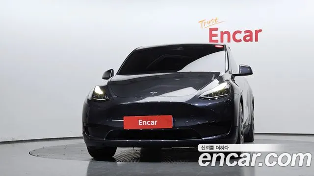 Tesla Model Y 2024