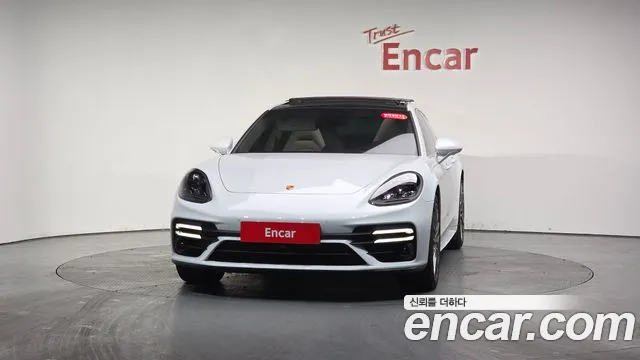 Porsche Panamera 2023