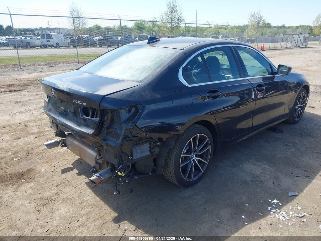 BMW 330 2022
